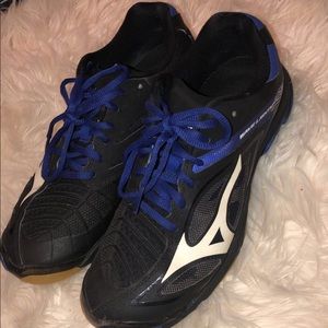 Mizuno Woman’s Volleyball Shoes size 9